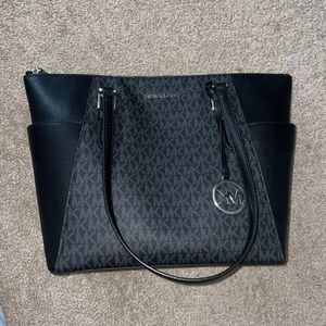 Micheal Kors purse